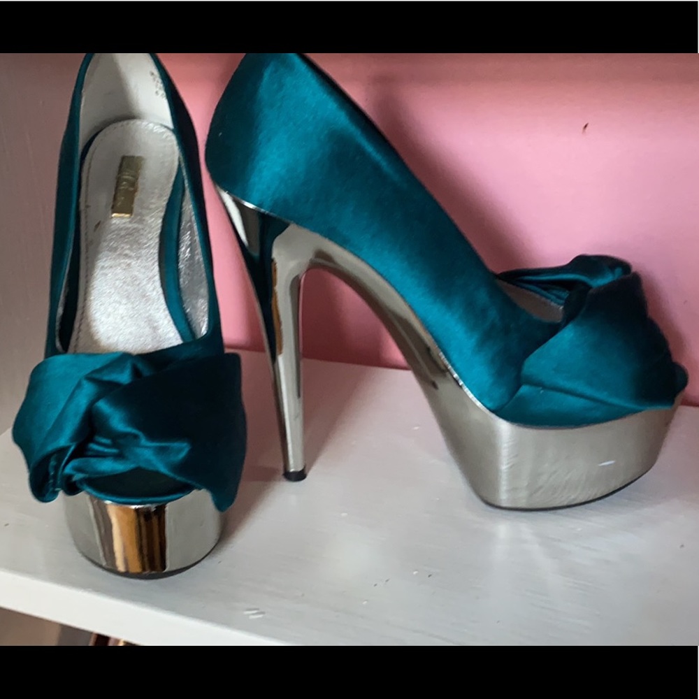 Teal silver platforms Wild Pair size 6
